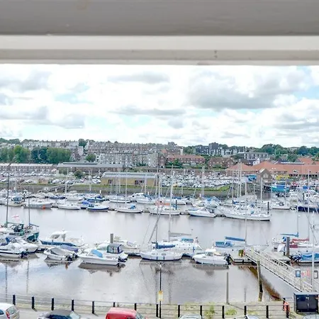 2 Bed In Oc-w050 * Whitby